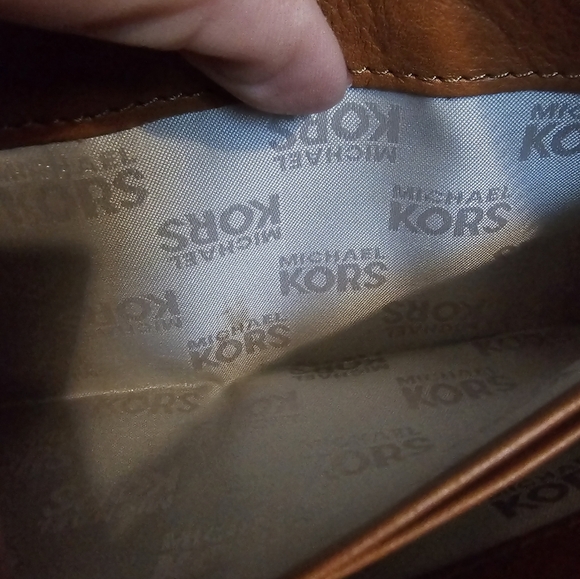 MICHAEL KORS Large Zip Around Wallet GUC - Picture 15 of 15